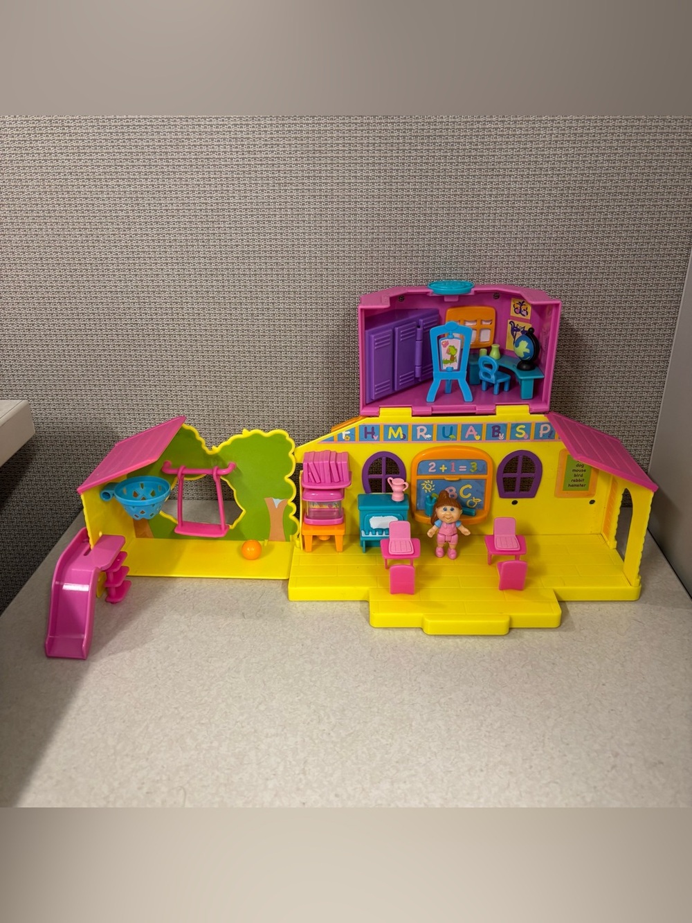 Cabbage Patch Kids Little Sprouts Cabbage Academy Playset Toy